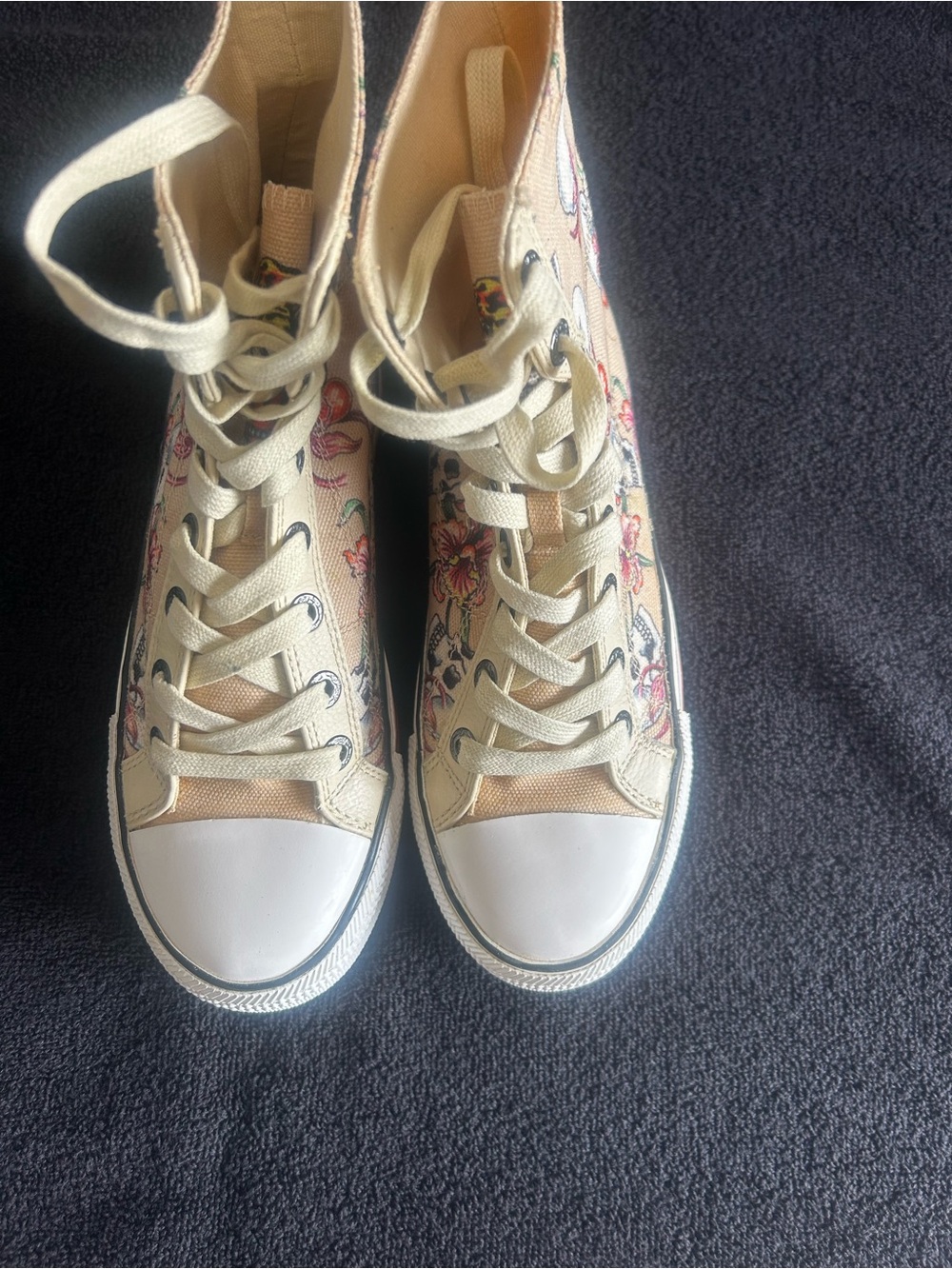 Women’s  High-Top size 6 Canvas ED HARDY Sneakers in Beige with Floral Print